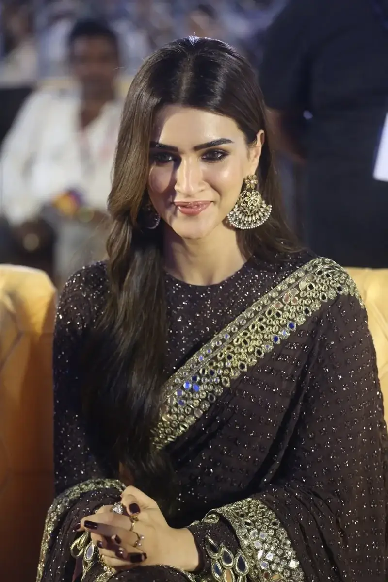 ACTRESS KRITI SANON IN BLACK SAREE AT ADIPURUSH MOVIE PRE RELEASE EVENT 22